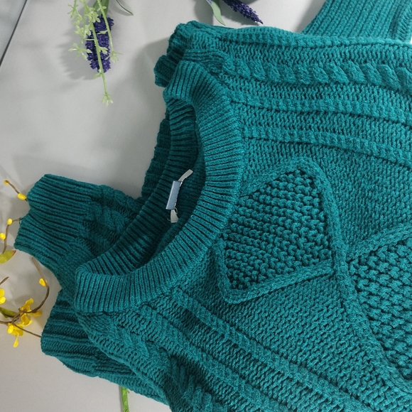 Old Navy Beautiful Sweater - Picture 7 of 7